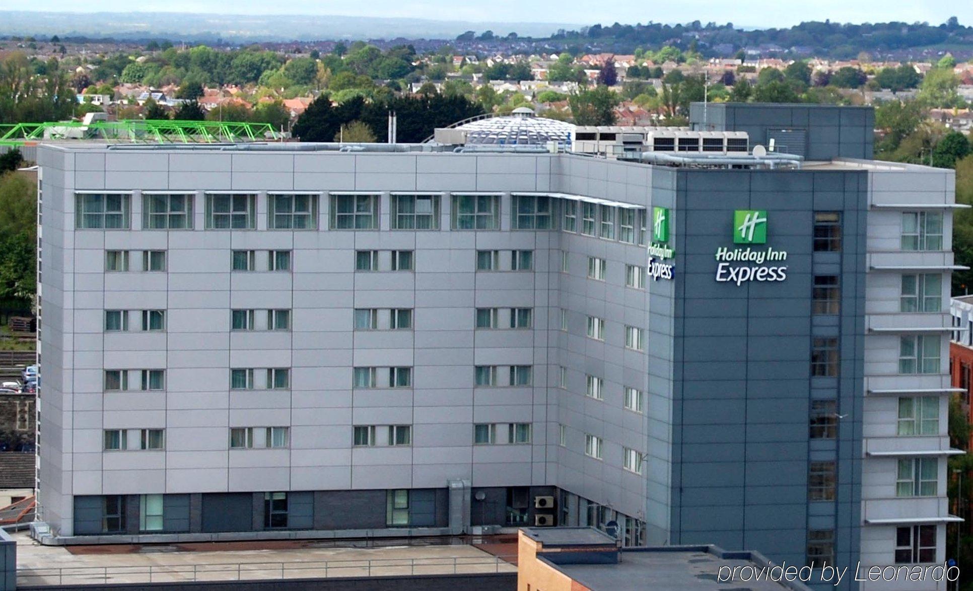Holiday Inn Express Swindon City Centre, An Ihg Hotel Exterior photo